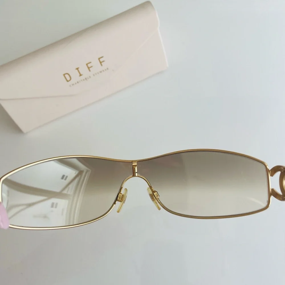 🌸SOLD🌸CHANEL AUTHENTIC Gold CC crystal sunglasses - Picture 10 of 16